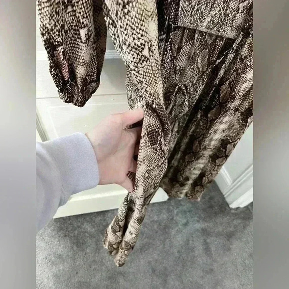 NWT New York & Co Wrap around‎ dress - Picture 5 of 9